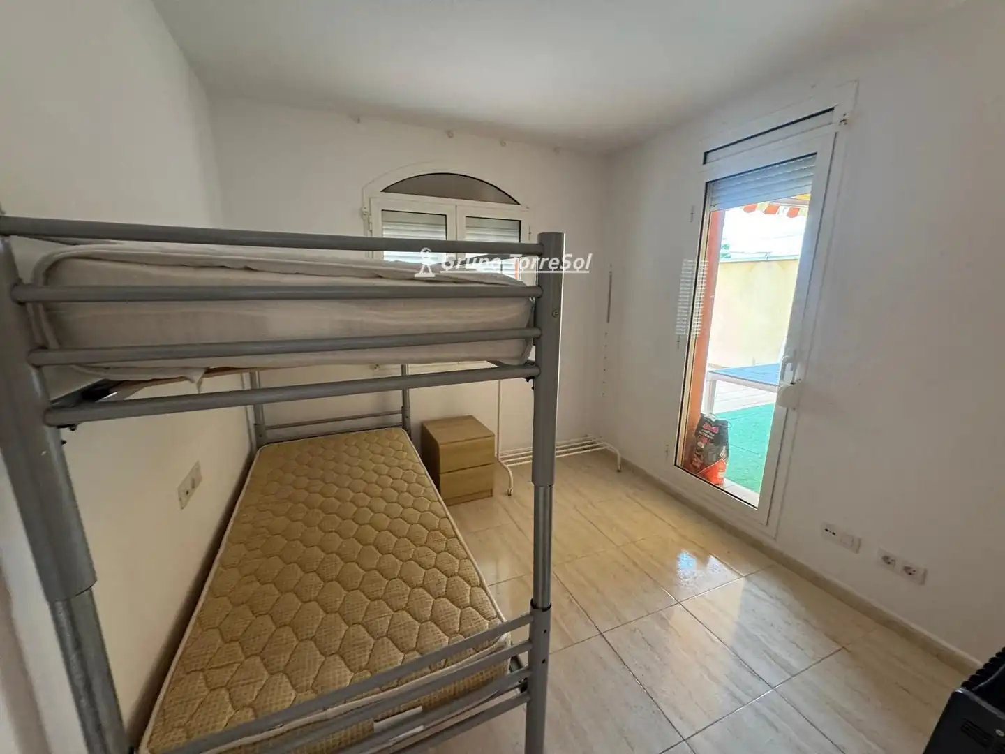 Dormitori de Pis en venda en Mont-roig del Camp amb Aire condicionat, Calefacció i Terrassa