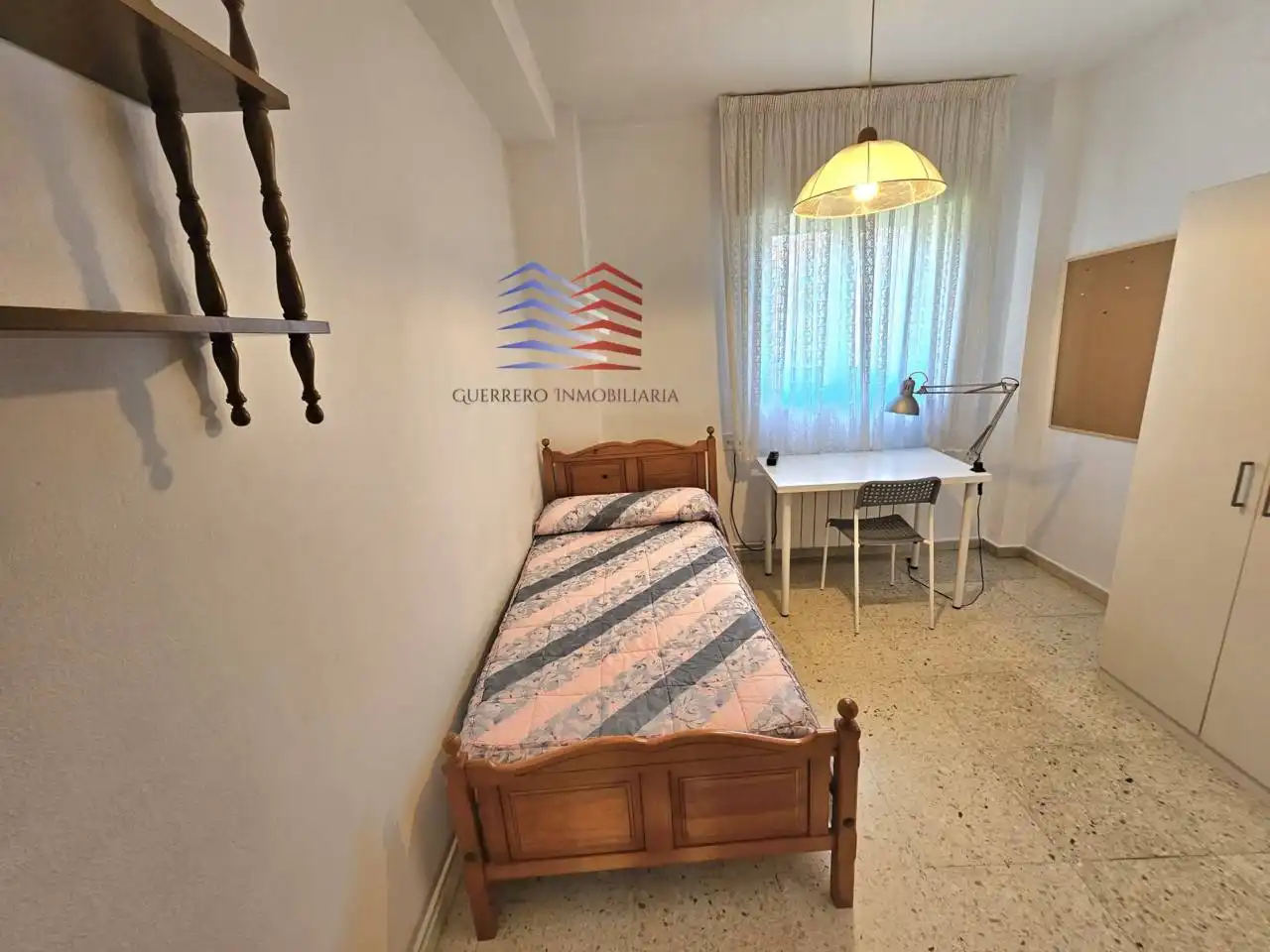 Habitación de Piso de alquiler en Ourense Capital  con Calefacción y Amueblado