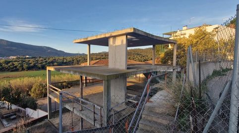 Edificio en construcción paralizada en Llançà