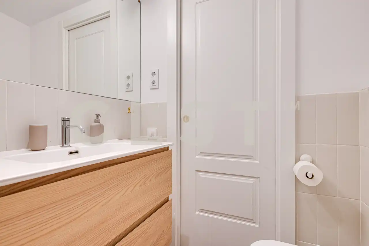 Baño de Apartamento en venta en Barcelona con Aire acondicionado, Calefacción y Parquet