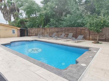 Casa amb piscina en venda a calle Petúnia 15