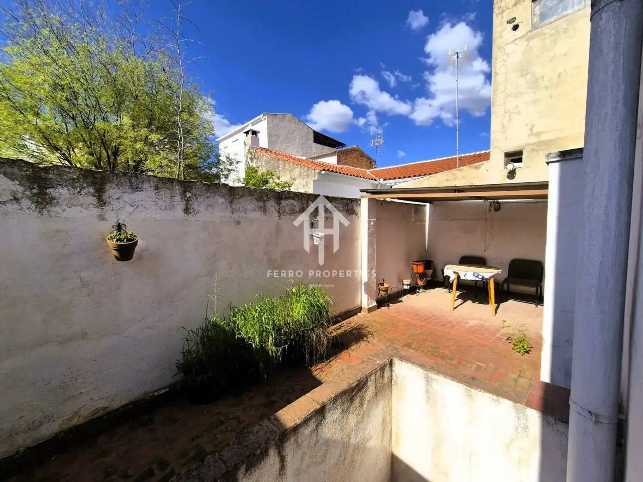 Vista exterior de Casa o xalet en venda en Loja amb Jardí privat, Terrassa i Moblat