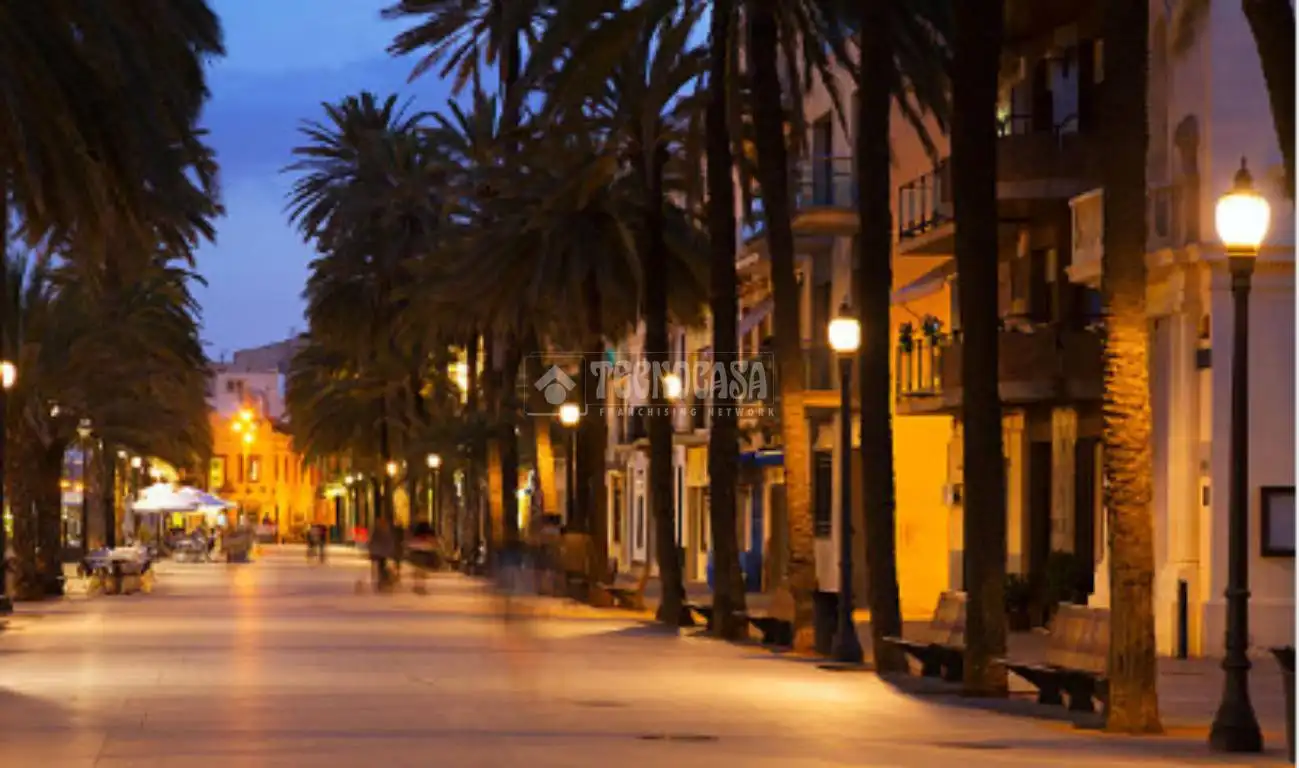 Vista exterior de Local en venta en Badalona