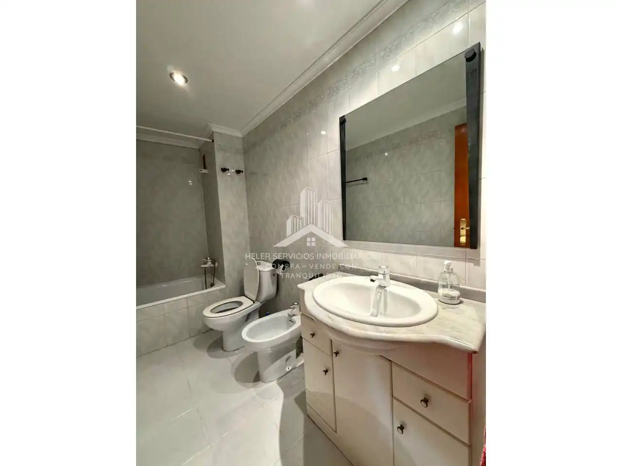 Bathroom of Flat for rent in Castellón de la Plana / Castelló de la Plana  with Furnished