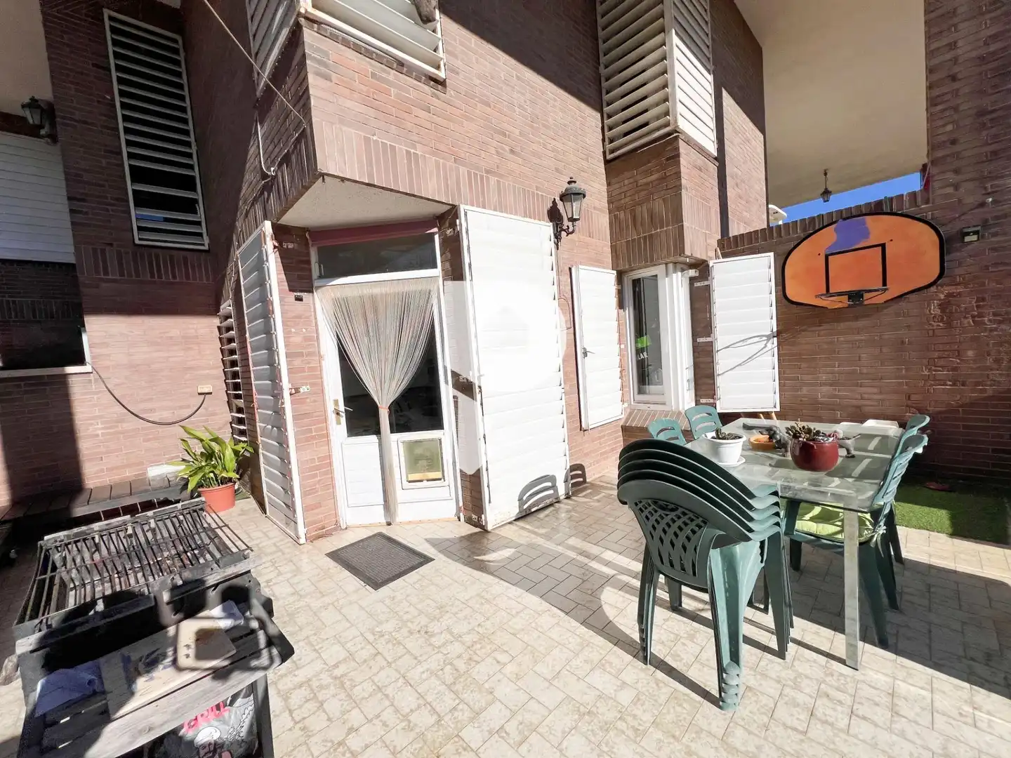 Vista exterior de Casa o chalet en venta en Pallejà con Aire acondicionado, Calefacción y Jardín privado