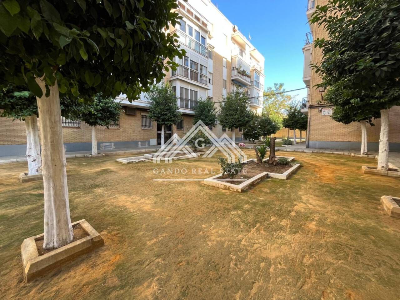 Vista exterior de Pis de lloguer en  Sevilla Capital amb Aire condicionat, Terrassa i Traster