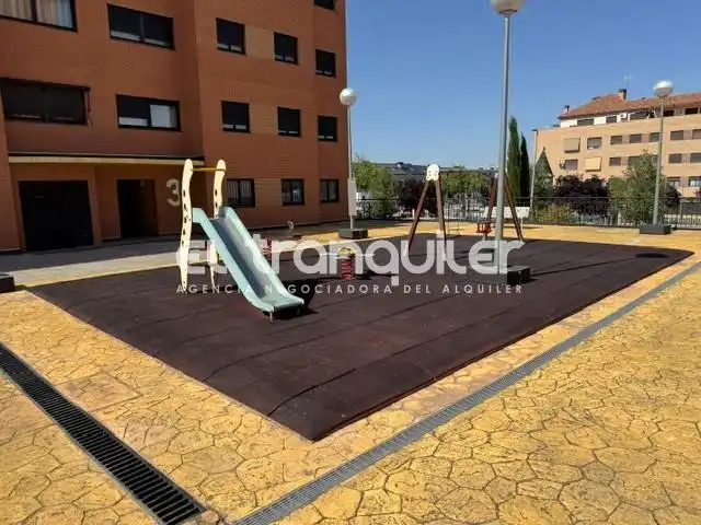 Parking de Piso de alquiler en Navalcarnero con Aire acondicionado, Terraza y Trastero