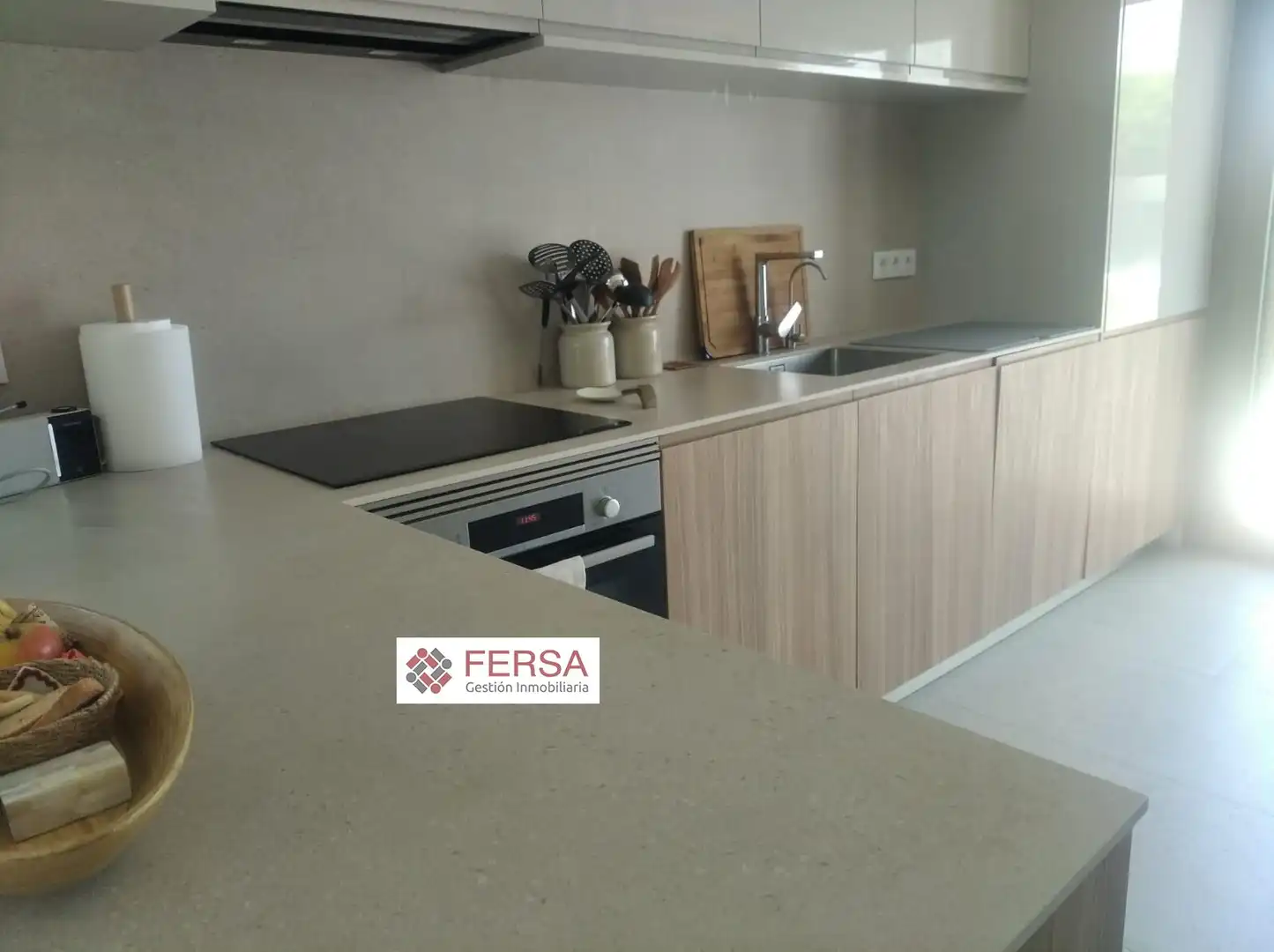 Cocina de Casa adosada de alquiler en El Puerto de Santa María con Aire acondicionado, Calefacción y Jardín privado