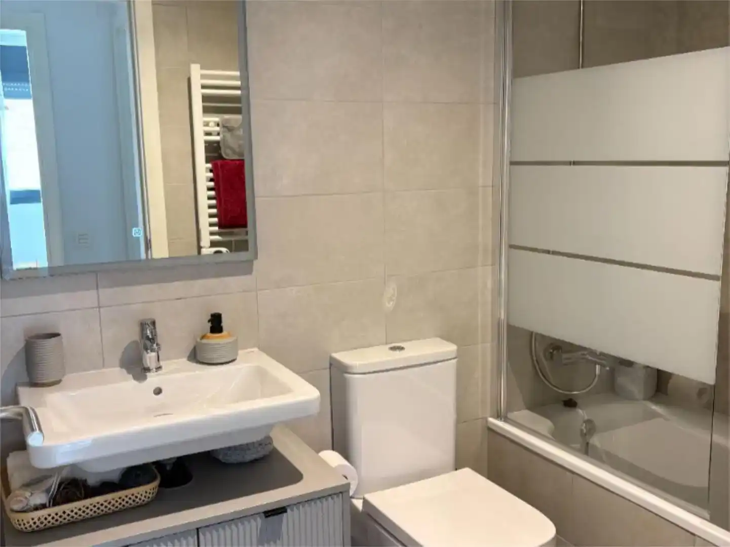 Bathroom of Flat for sale in Sabadell  with Air Conditioner and Swimming Pool