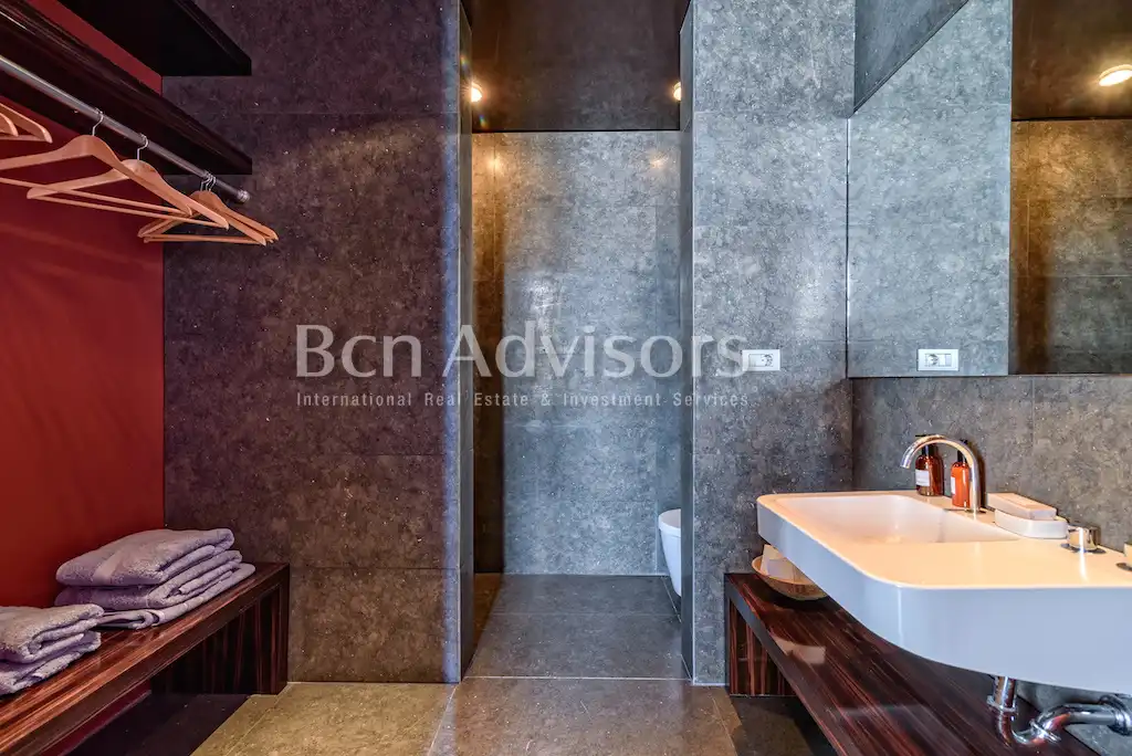 Baño de Ático de alquiler en Barcelona con Aire acondicionado, Calefacción y Terraza