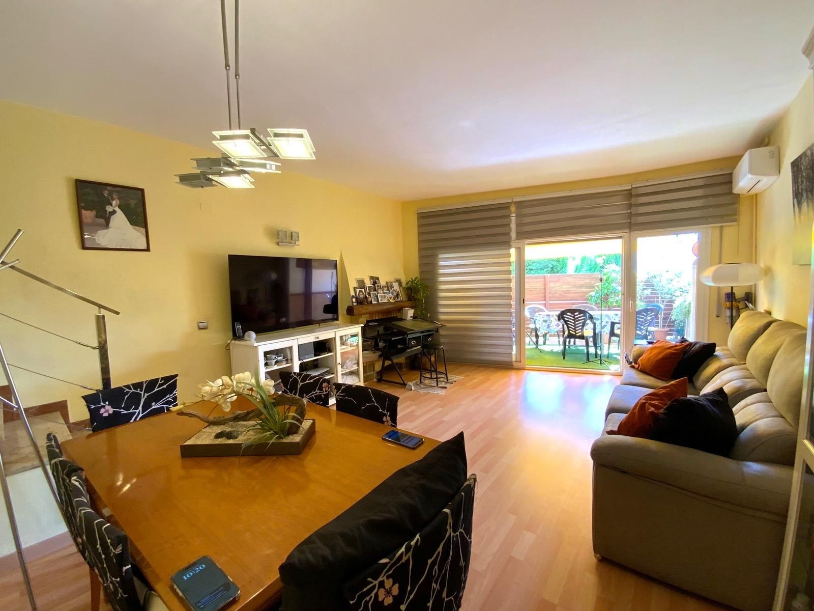 Living room of Single-family semi-detached for sale in Alella  with Air Conditioner, Heating and Private garden