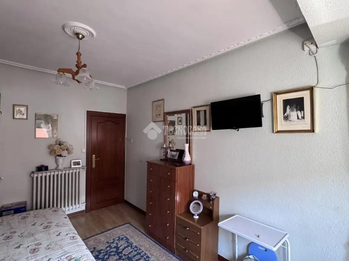 Habitación de Piso en venta en León Capital  con Calefacción, Parquet y Trastero