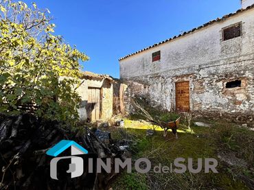 Country house with garden for sale in Calle diseminados 515