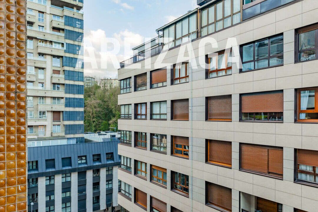 Vista exterior de Pis en venda en Donostia - San Sebastián  amb Calefacció i Balcó
