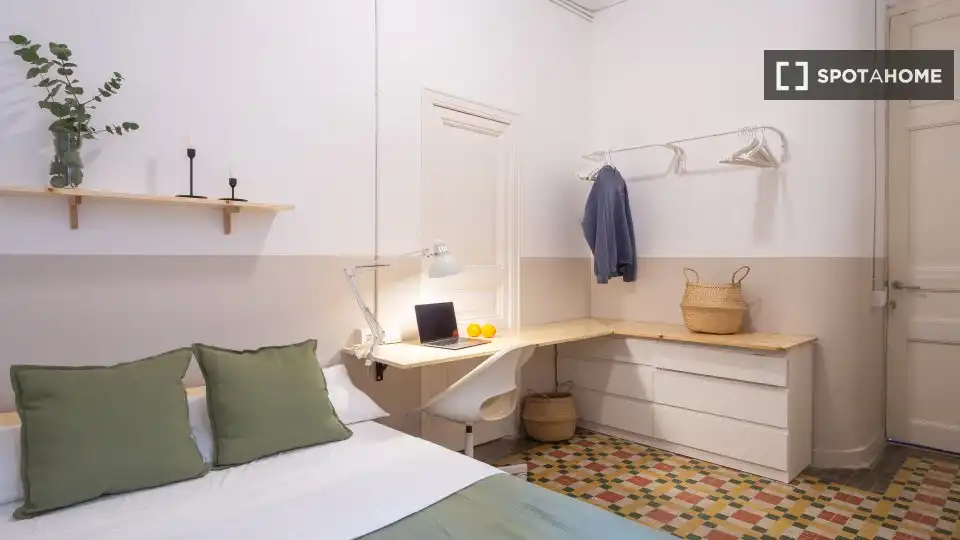 Bedroom of Flat for share in Barcelona  with Air Conditioner, Heating and Furnished