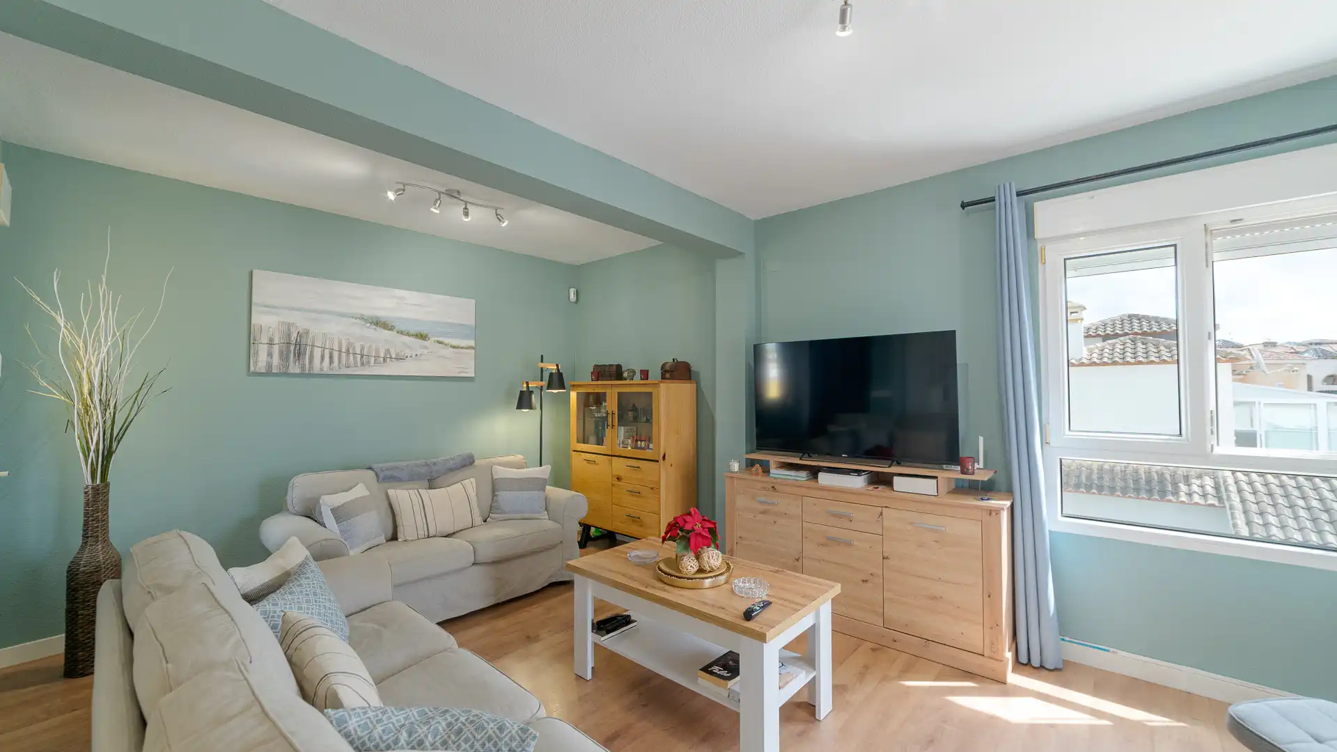 Sala d'estar de Casa o xalet en venda en San Miguel de Salinas amb Aire condicionat, Jardí privat i Terrassa
