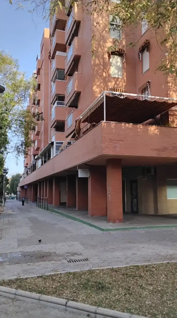 Vista exterior de Local en venta en Sevilla con Aire acondicionado