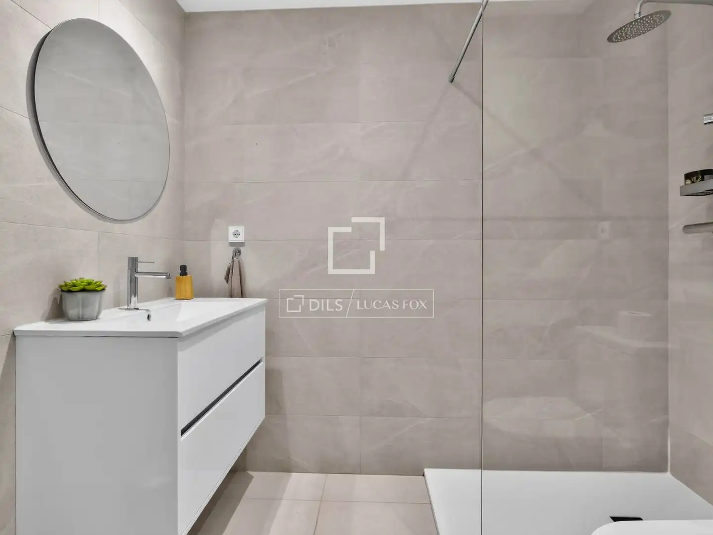 Bathroom of Houses for sale in Badalona  with Air Conditioner, Heating and Private garden