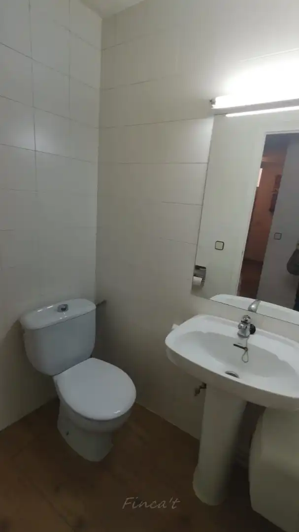 Baño de Local de alquiler en Moià con Parquet