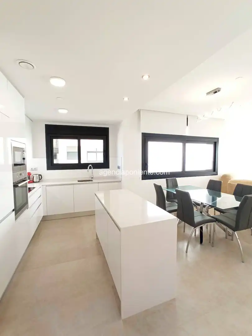 Cocina de Piso de alquiler en Benidorm con Aire acondicionado, Calefacción y Terraza