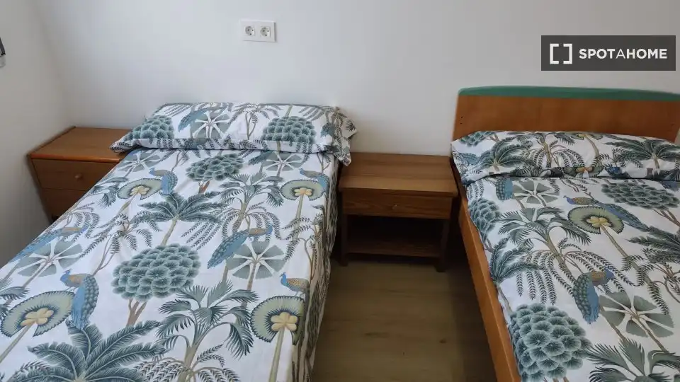 Bedroom of Flat for share in Bilbao   with Air Conditioner, Terrace and Furnished
