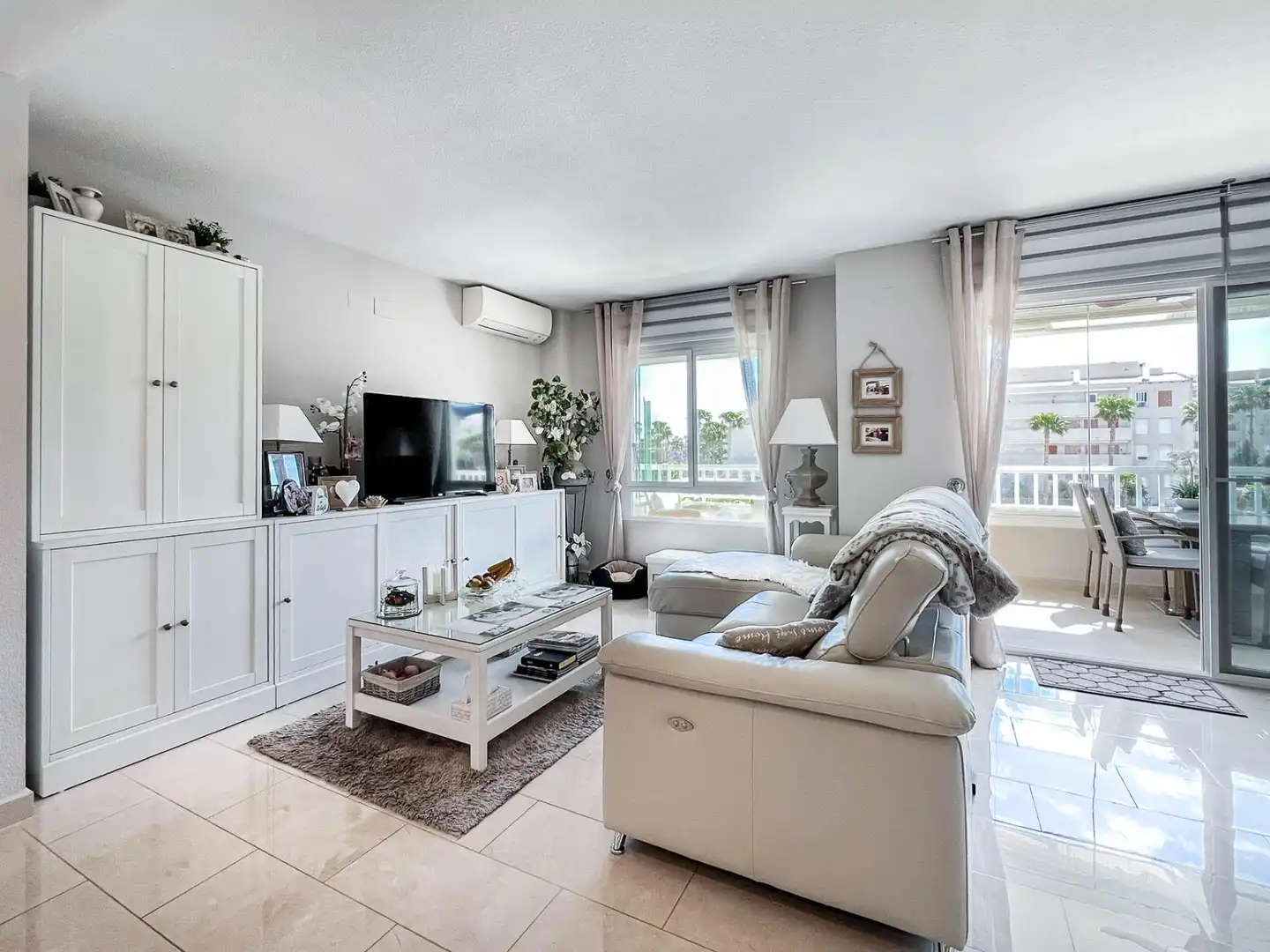 Living room of Apartments for sale in L'Alfàs del Pi  with Air Conditioner, Private garden and Terrace