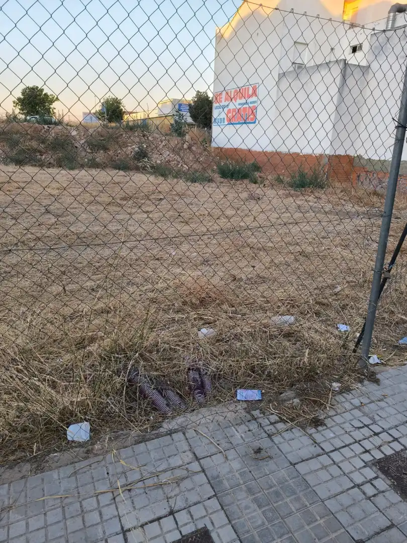 Terreno residencial en venta en Calle Zafra, imagen 2