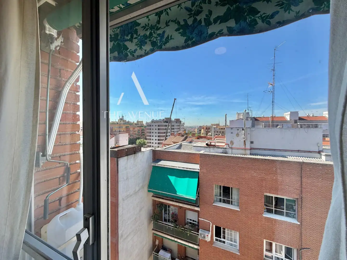 Außenansicht von Wohnung zum Verkauf in Madrid mit Klimaanlage und Heizung