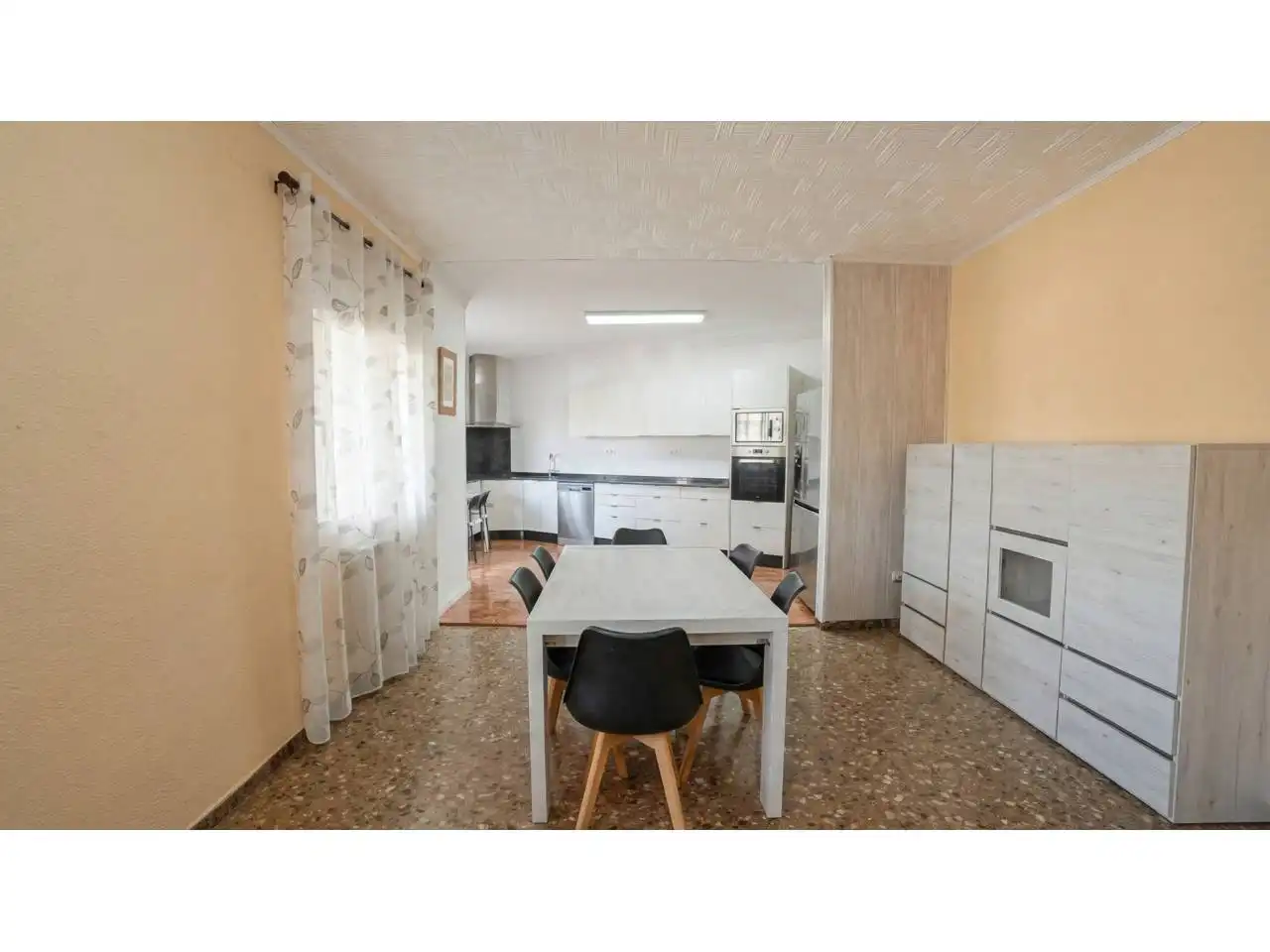 Cocina de Casa adosada en venta en Ripollet con Aire acondicionado, Calefacción y Jardín privado