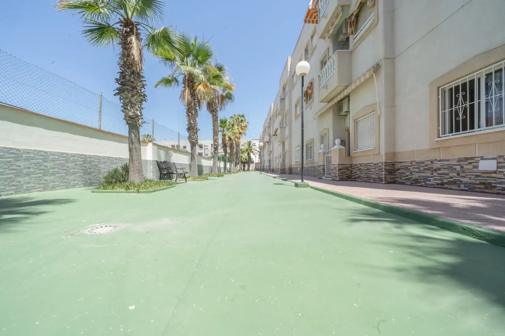 Vista exterior de Apartamento de alquiler en Torrevieja con Aire acondicionado, Terraza y Piscina