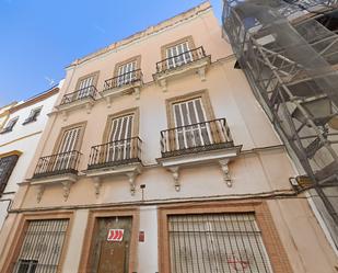 Vista exterior de Edifici en venda en  Sevilla Capital