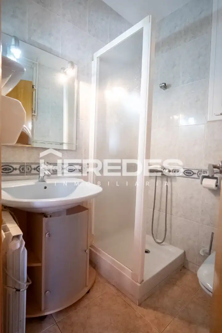 Habitación de Casa o chalet en venta en Torrelles de Llobregat con Calefacción, Jardín privado y Terraza