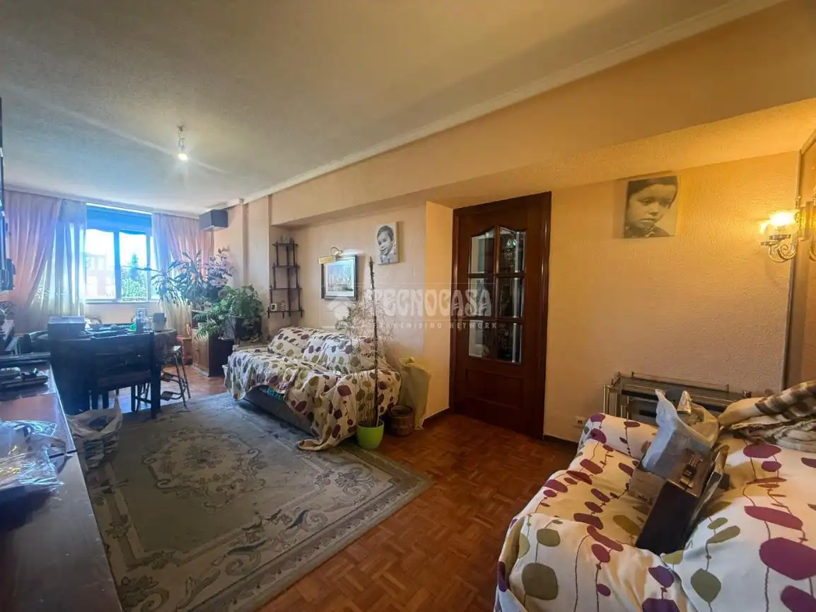 Sala de estar de Piso en venta en Madrid con Piscina comunitaria