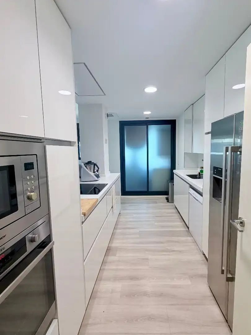 Küche von Wohnung zur Miete in La Moraleja mit Klimaanlage, Heizung und Parkett