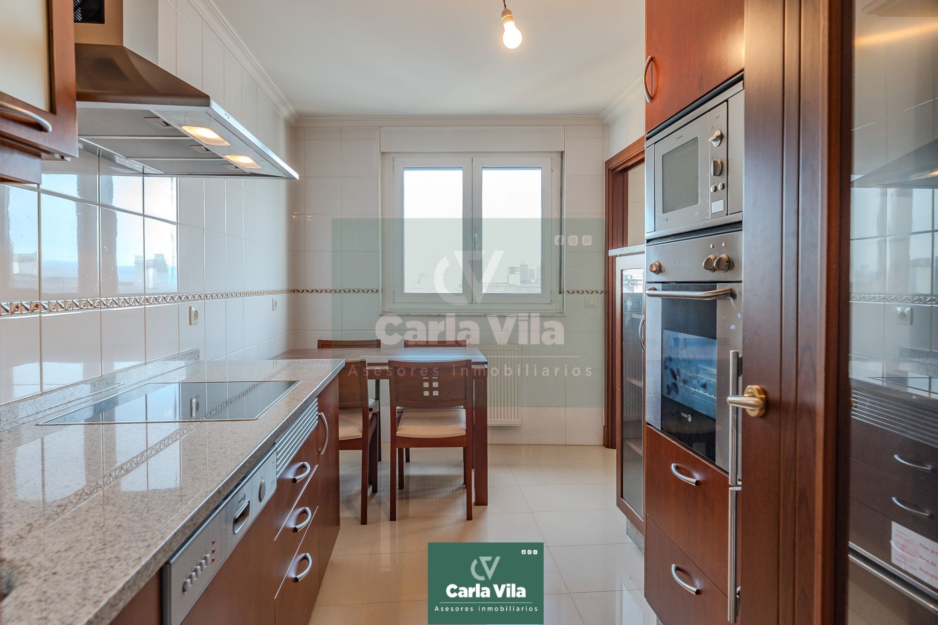 Cuina de Dúplex en venda en Lugo Capital amb Calefacció, Parquet i Terrassa