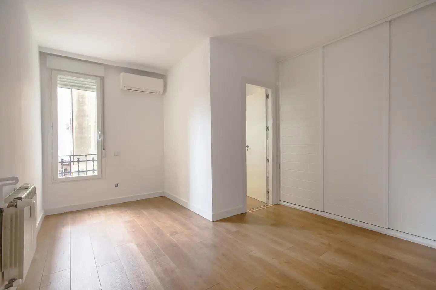 Schlafzimmer von Wohnung zur Miete in Madrid mit Klimaanlage und Heizung