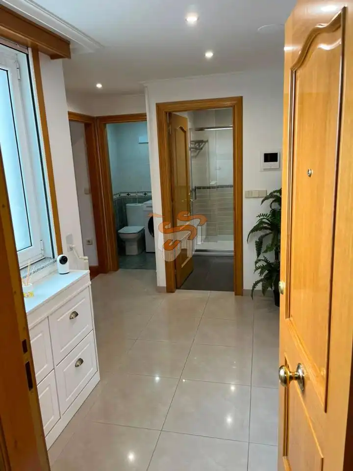 Bany de Apartament de lloguer en Ferrol amb Calefacció, Traster i Moblat