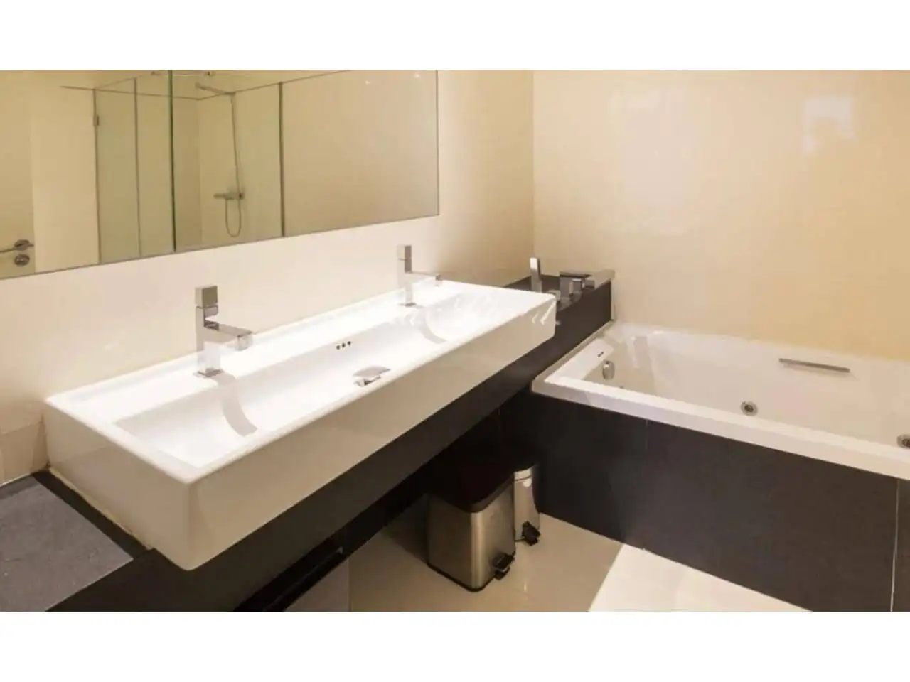 Bany de Apartament en venda en Barcelona amb Aire condicionat, Traster i Balcó