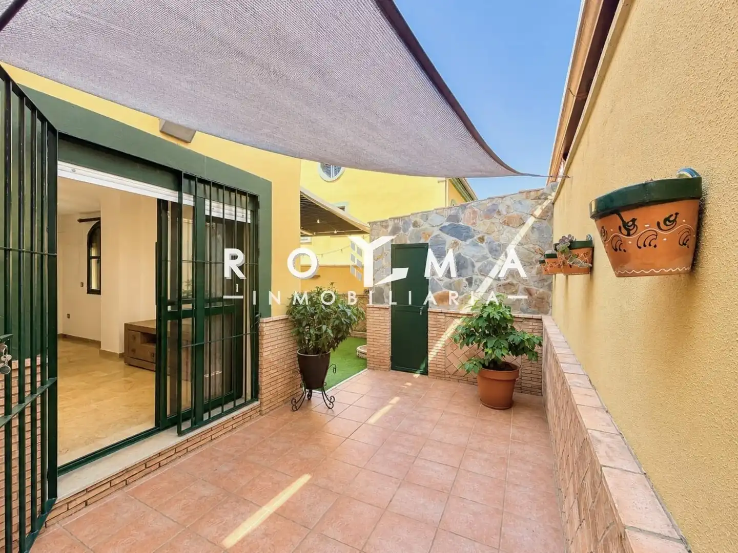 Vista exterior de Casa adosada en venta en Montequinto con Aire acondicionado, Jardín privado y Trastero