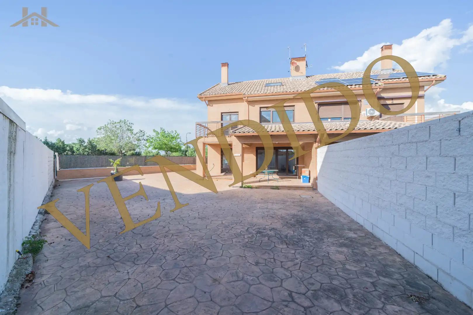 Casa aparellada amb terrassa en venda a Cubas de la Sagra