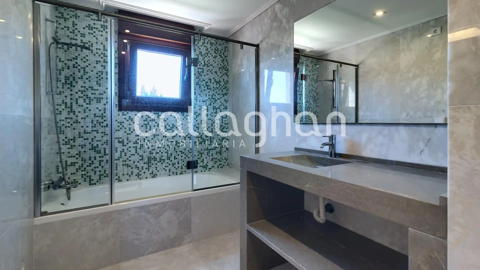 Bany de Casa o xalet en venda en Burriana / Borriana amb Aire condicionat, Calefacció i Jardí privat
