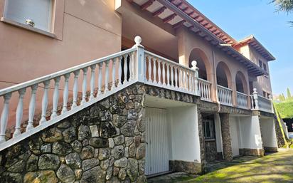 Vista exterior de Casa o xalet en venda en Arenas de San Pedro amb Calefacció, Jardí privat i Terrassa