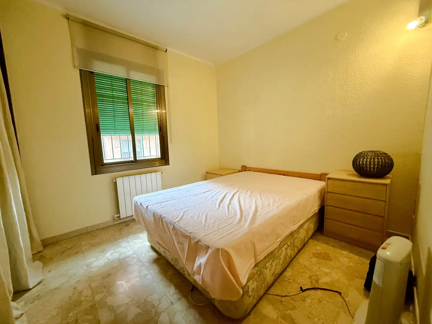 Schlafzimmer von Einfamilien-Reihenhaus zum Verkauf in Badalona mit Klimaanlage, Heizung und Terrasse