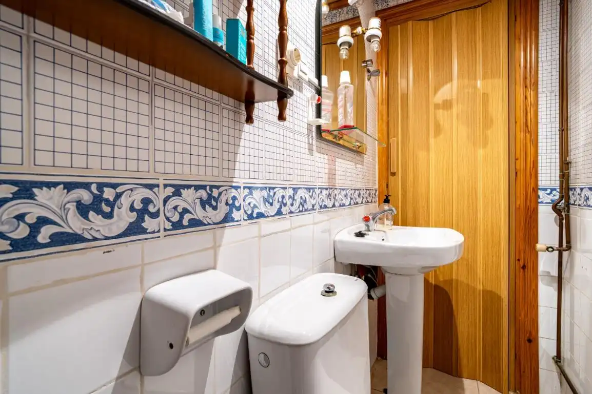 Baño de Casa adosada en venta en Granada con Aire acondicionado