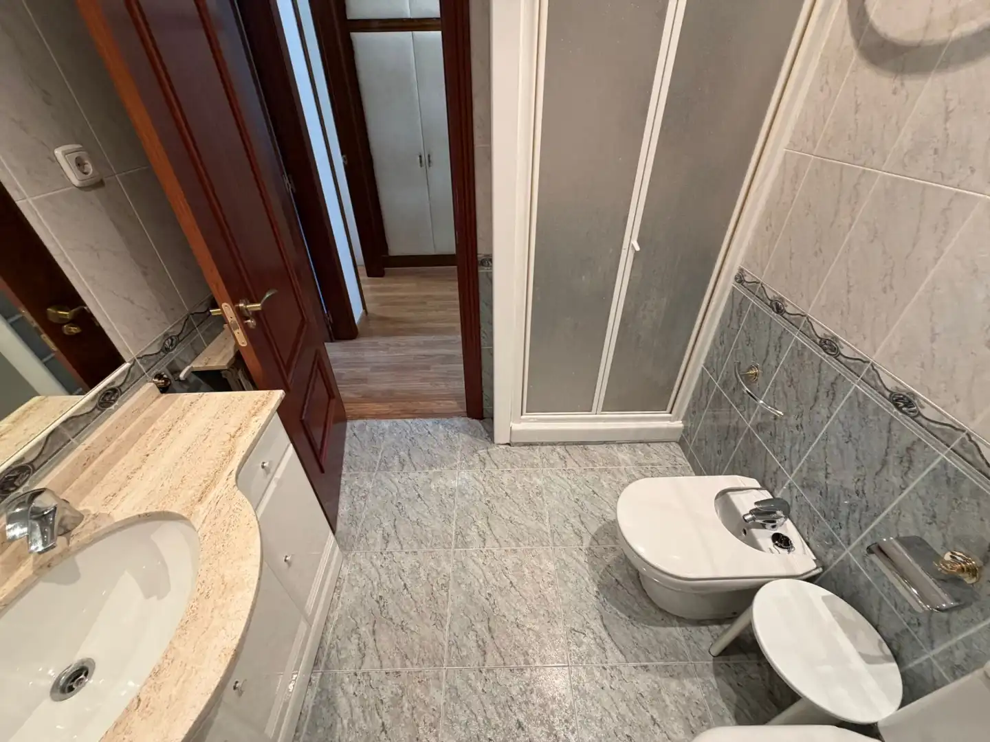 Bathroom of Flat for rent in Lleida  with Air Conditioner, Heating and Parquet flooring