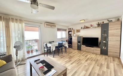 Sala d'estar de Pis en venda en L'Hospitalet de Llobregat amb Balcó