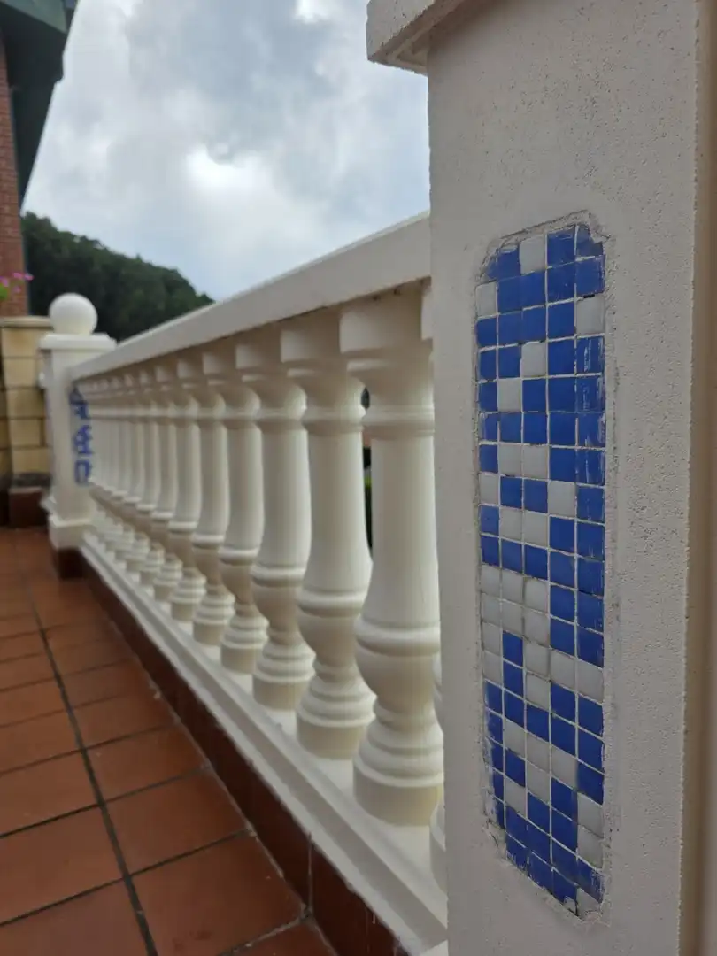 Terrasse von Einfamilien-Reihenhaus zum Verkauf in Castro-Urdiales mit Heizung, Privatgarten und Parkett