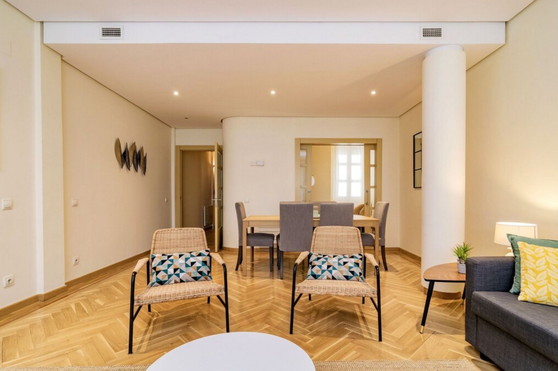 Menjador de Pis de lloguer en San Sebastián de los Reyes amb Aire condicionat, Traster i Moblat