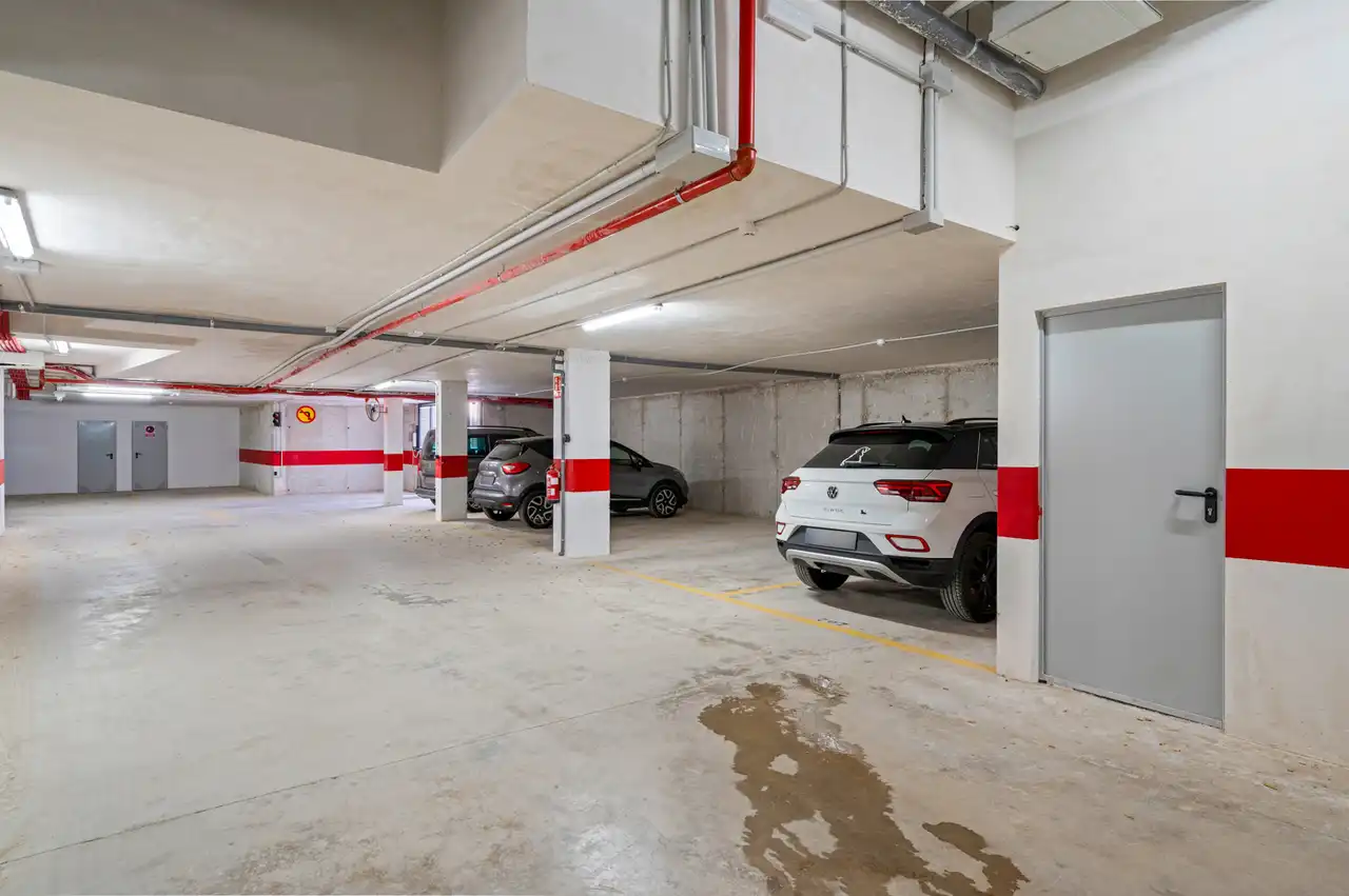 Parkplatz von Wohnungen zum Verkauf in Madrid mit Whirlpool und Sauna
