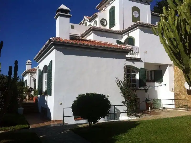 Vista exterior de Casa o xalet en venda en Torrox amb Aire condicionat, Calefacció i Jardí privat
